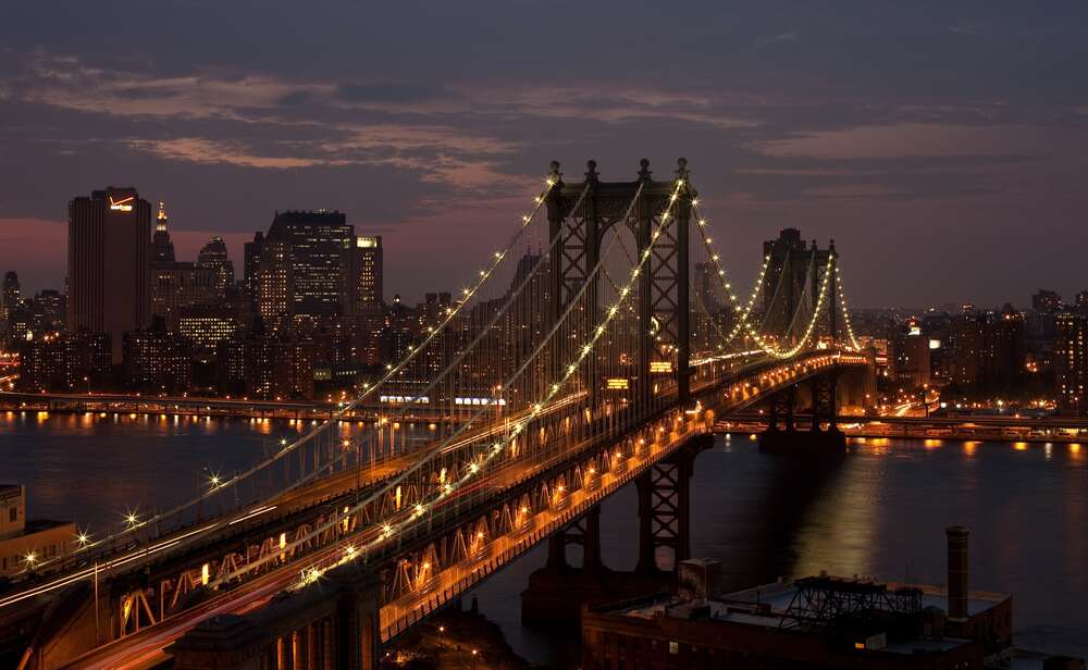 картина-постер Огни Бруклинского моста (The Brooklyn Bridge) освещают ночную дорогу