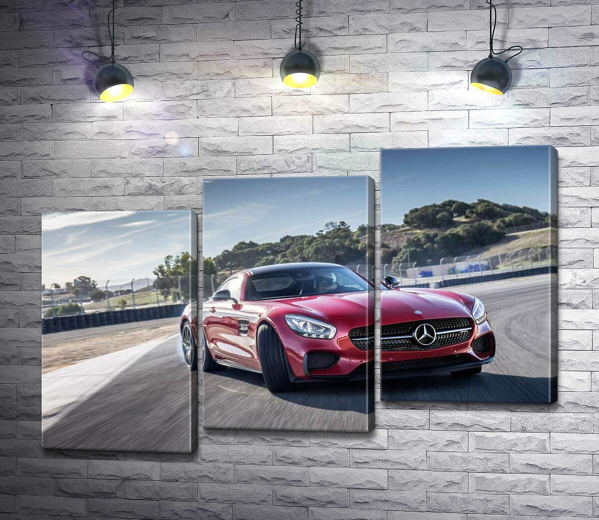 модульная картина Красный автомобиль Мерседес (Mercedes) покоряет гоночную трассу (Модуль №14)