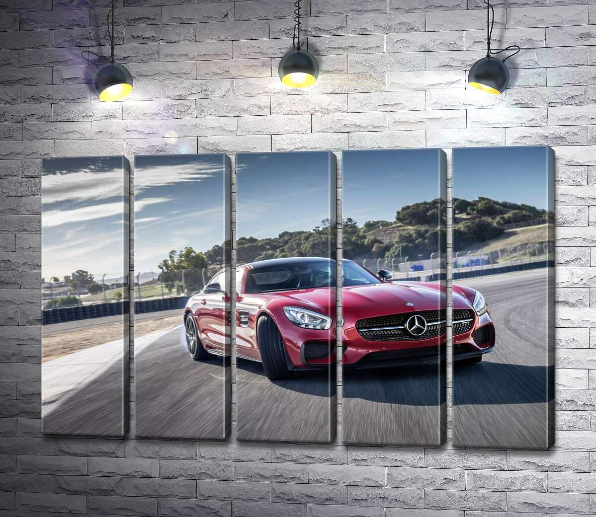 модульная картина Красный автомобиль Мерседес (Mercedes) покоряет гоночную трассу (Модуль №26)