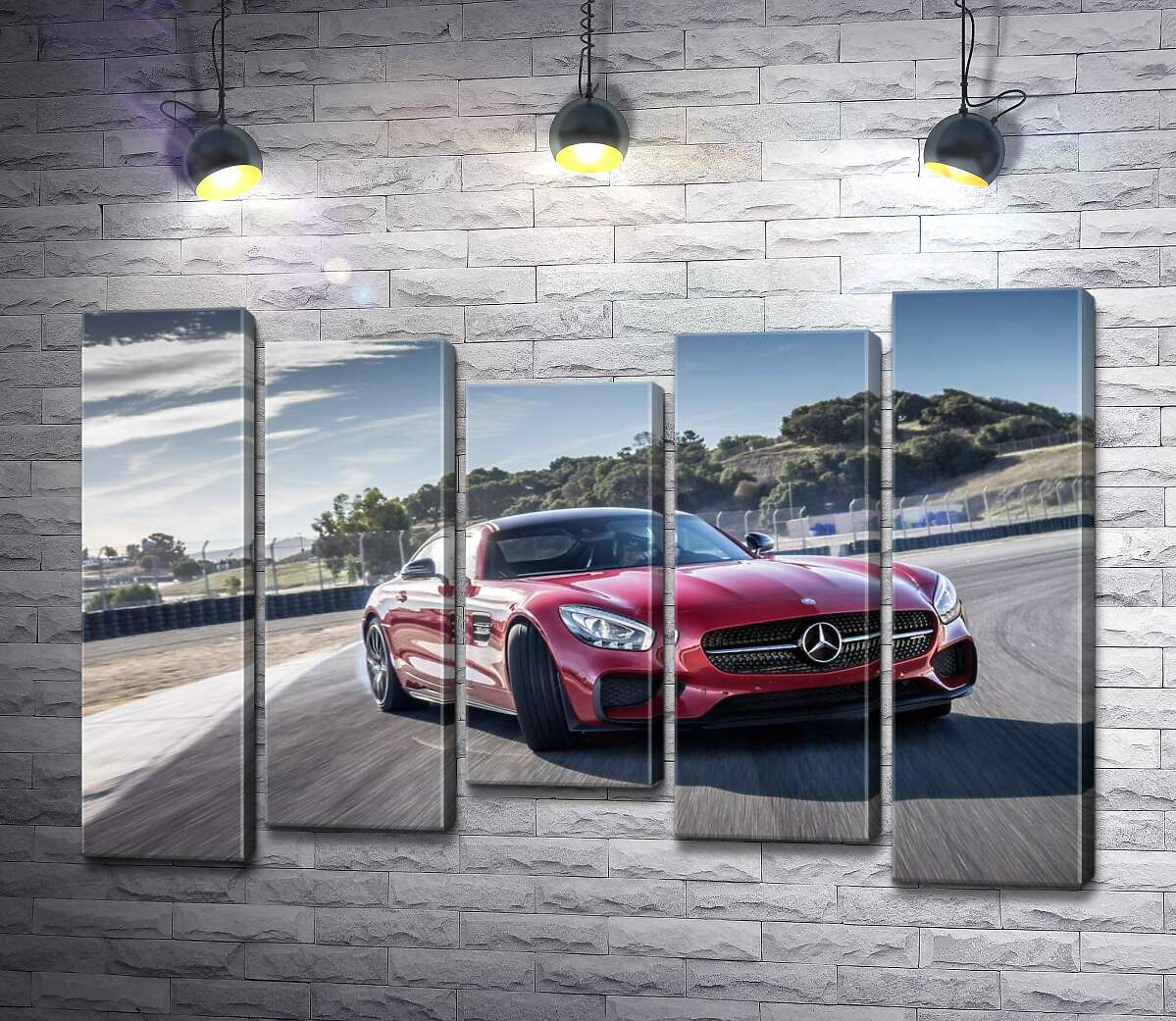 модульна картина Червоний автомобіль Мерседес (Mercedes) підкорює гоночну трасу (Модуль №27)
