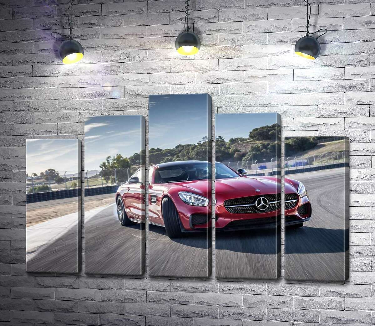 модульна картина Червоний автомобіль Мерседес (Mercedes) підкорює гоночну трасу (Модуль №29)