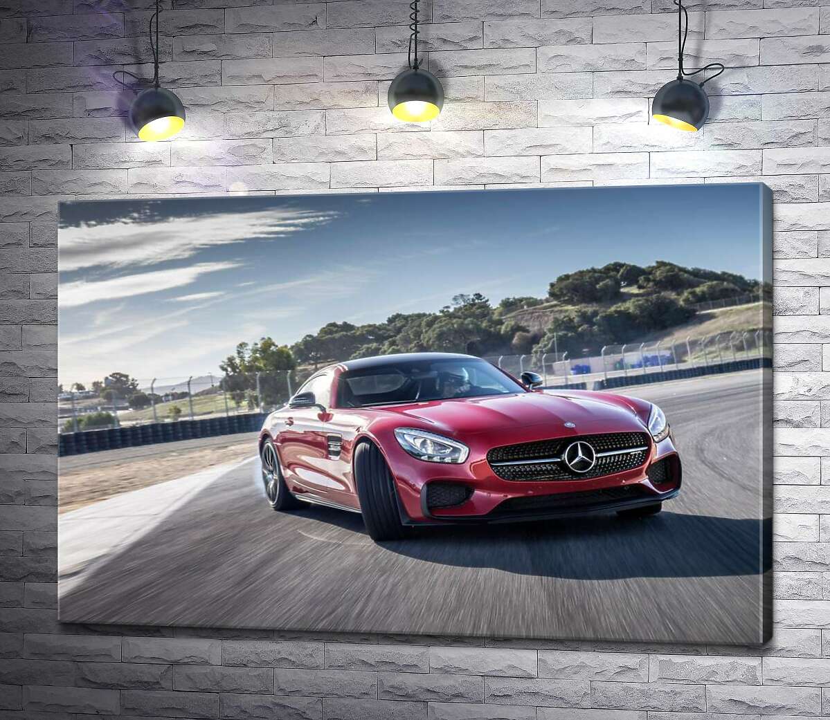 картина Красный автомобиль Мерседес (Mercedes) покоряет гоночную трассу