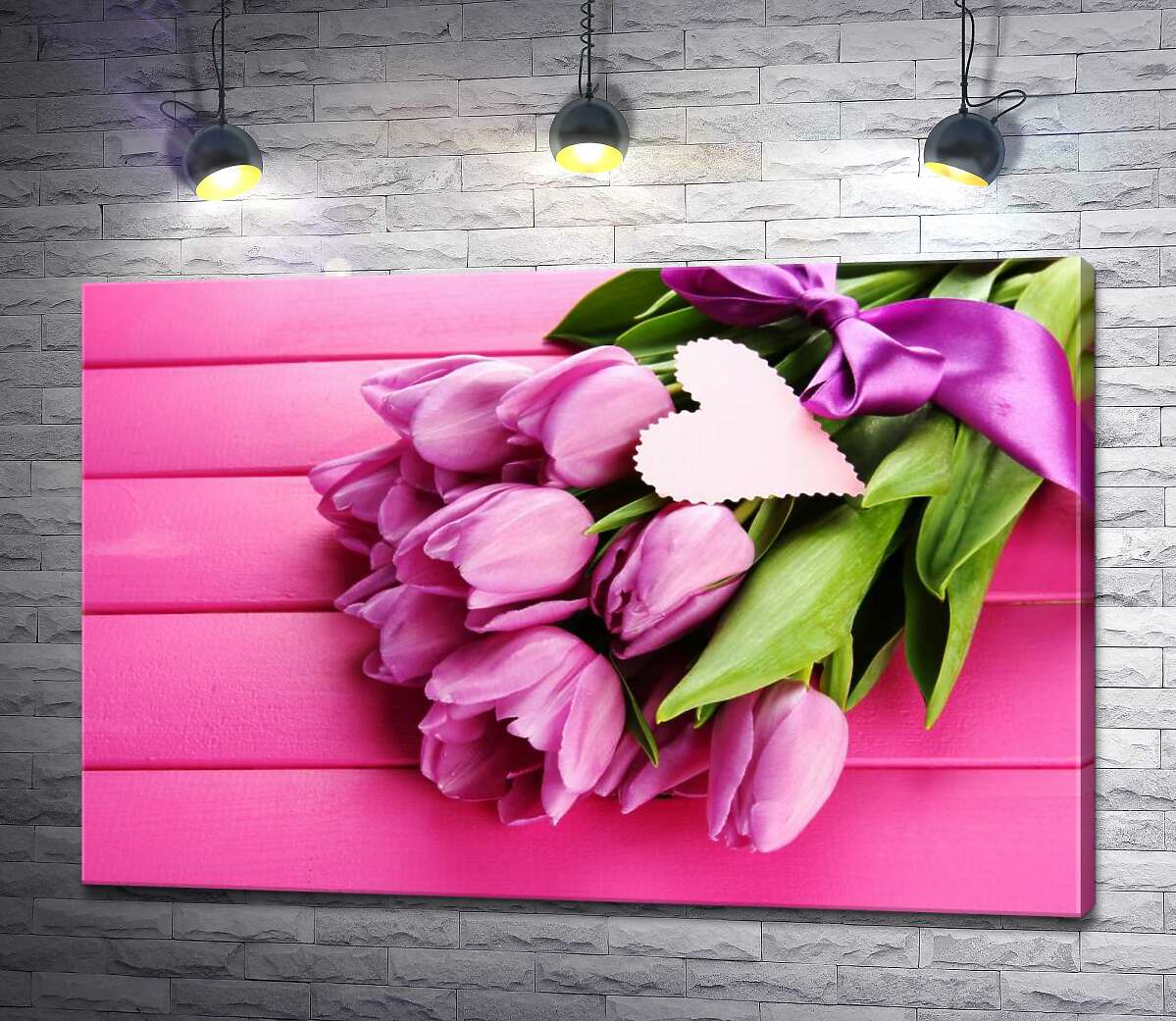картина Сиреневые тюльпаны на розовом фоне