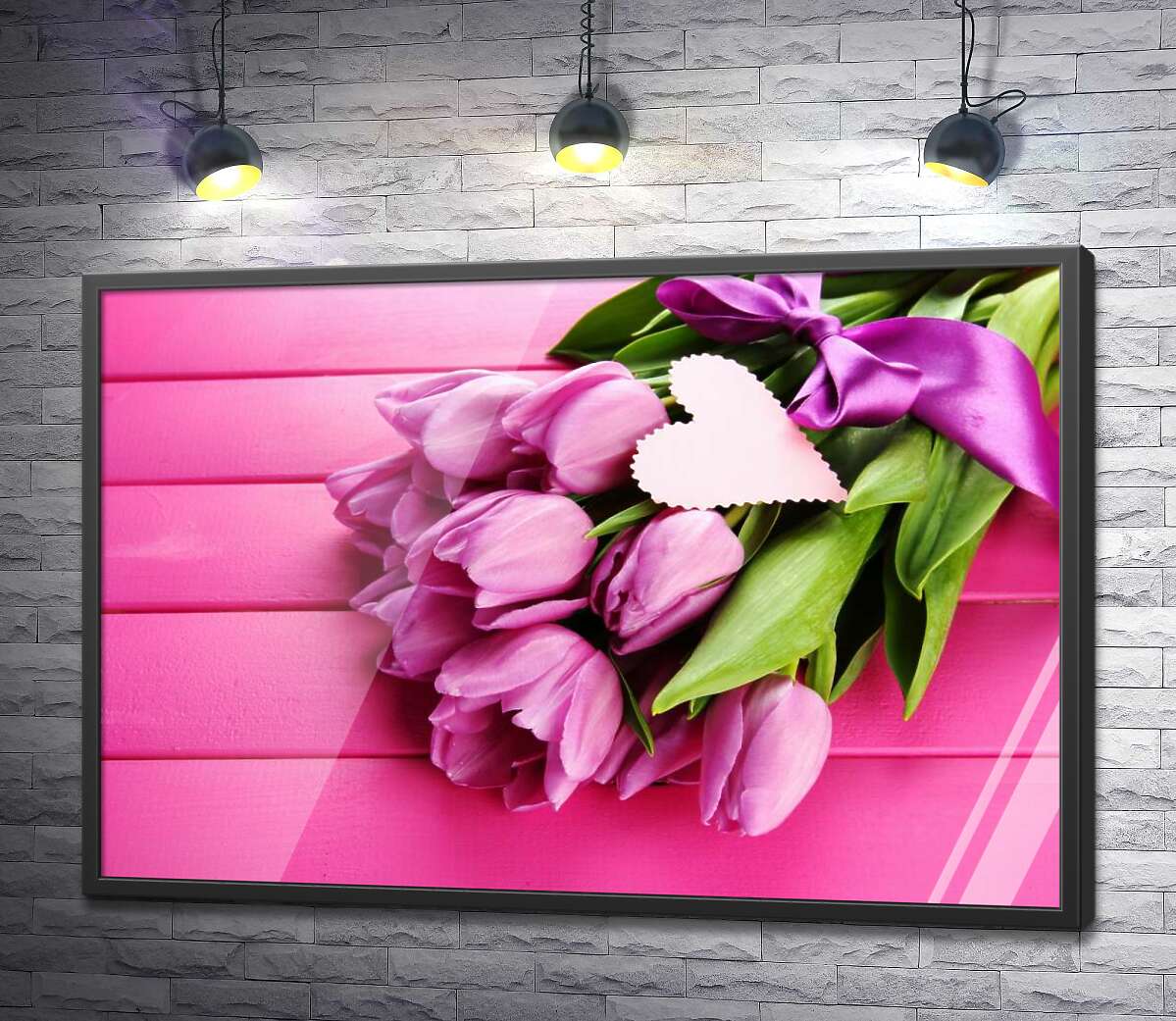 постер Сиреневые тюльпаны на розовом фоне