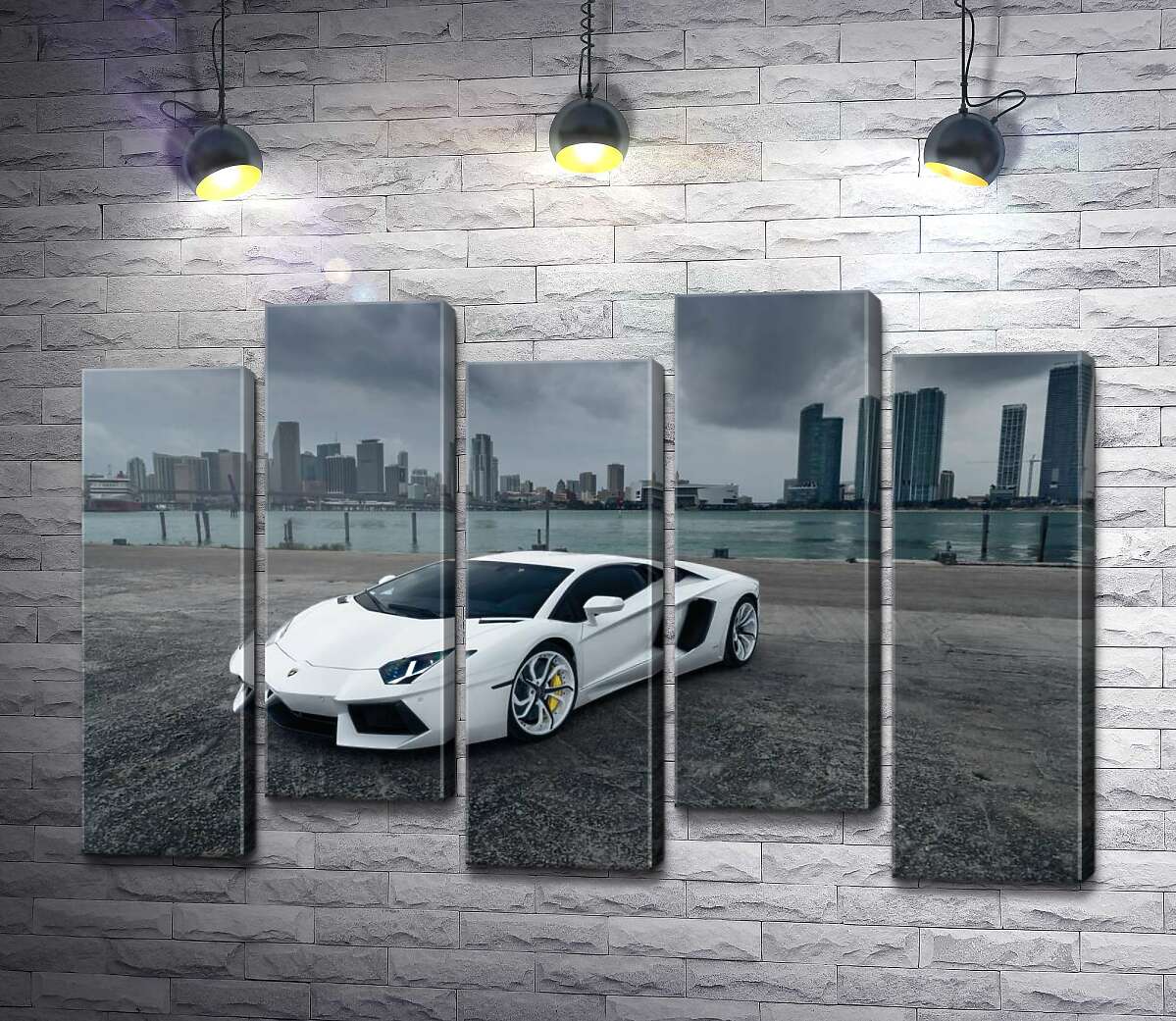 модульная картина Белоснежный автомобиль Ламборгини (Lamborghini) на фоне предгрозового мегаполиса (Модуль №30)