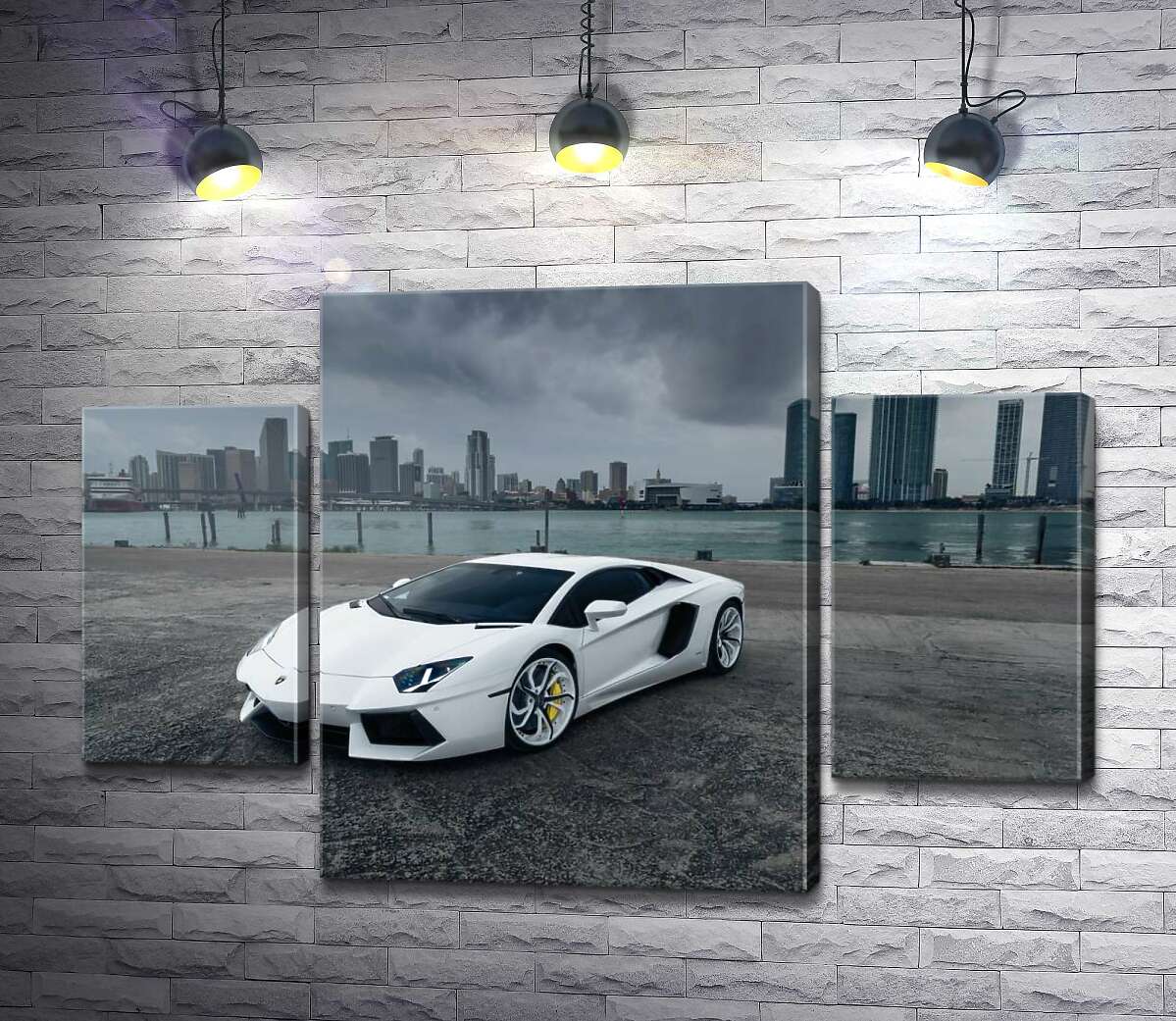 модульная картина Белоснежный автомобиль Ламборгини (Lamborghini) на фоне предгрозового мегаполиса (Модуль №5)
