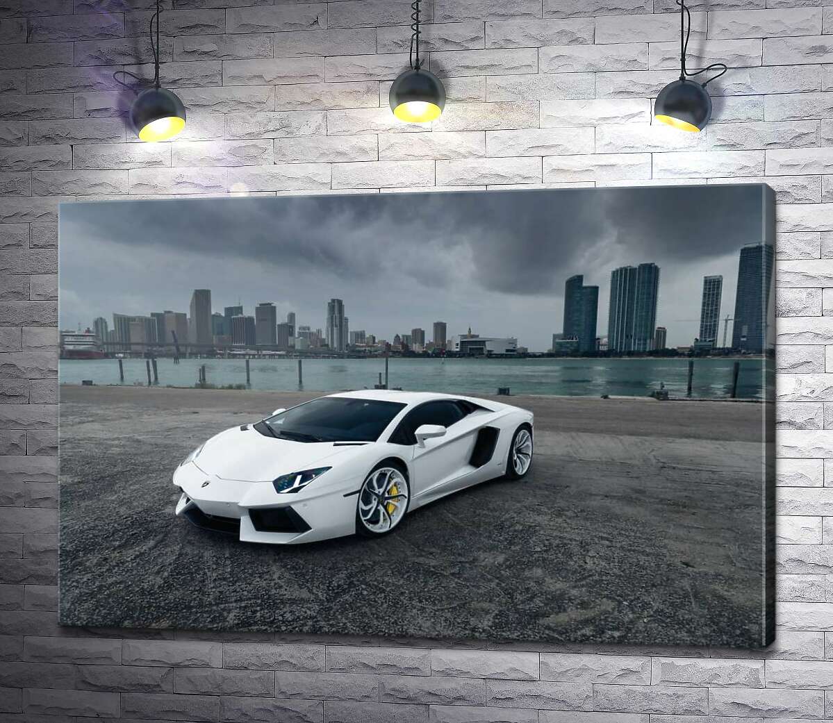 картина Белоснежный автомобиль Ламборгини (Lamborghini) на фоне предгрозового мегаполиса