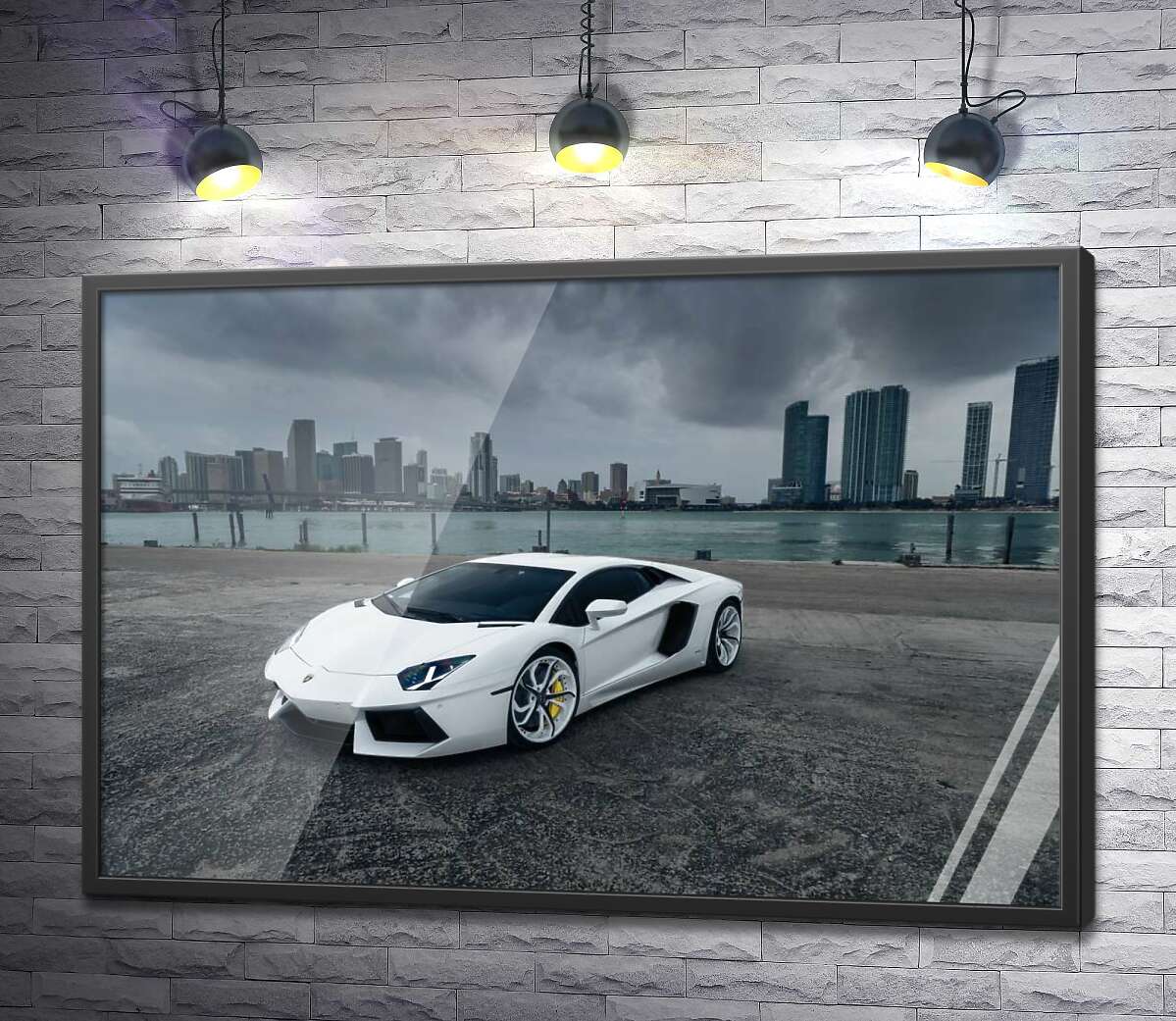 постер Белоснежный автомобиль Ламборгини (Lamborghini) на фоне предгрозового мегаполиса