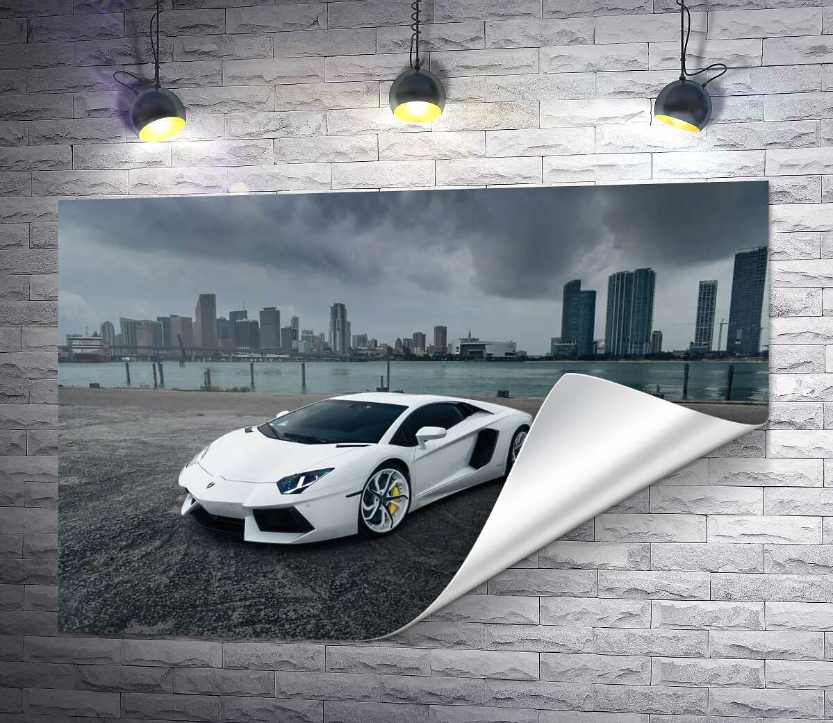 печать Белоснежный автомобиль Ламборгини (Lamborghini) на фоне предгрозового мегаполиса