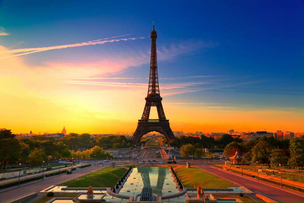 картина-постер Ранок піднімає проміння на Ейфелеву вежу (Eiffel Tower)