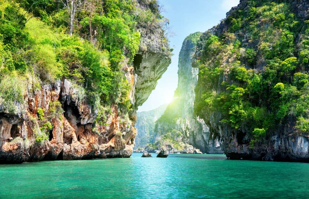 картина-постер Смарагдові скелі омиті бірюзою океану в Таїланді