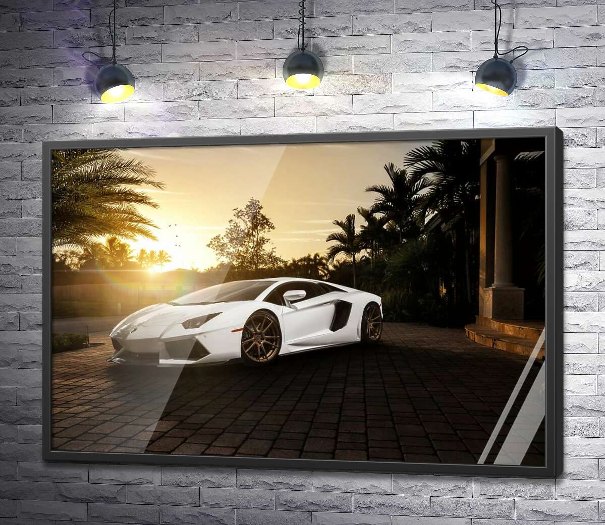 постер Жемчужные переливы белого автомобиля Ламборгини (Lamborghini) в лучах заходящего солнца
