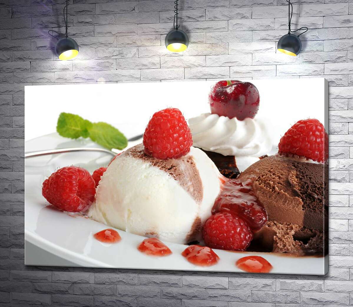 картина Сочетание сладкого шоколадно-ванильного мороженого и кислинки малинового джема