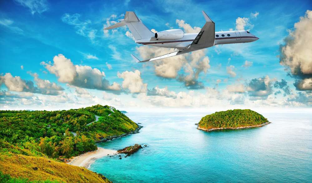 картина-постер Пассажирский самолет везет туристов из тропического острова Пхукет в Таиланде