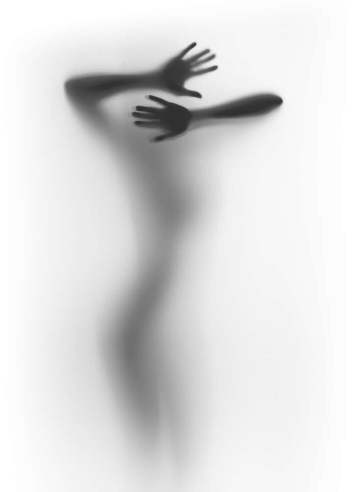картина-постер Манящий женский силуэт за стеклом