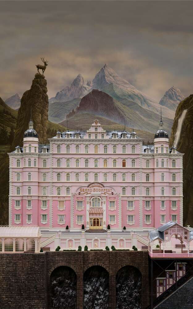 картина-постер Жемчужно-розовый отель на постере к фильму Отель Гранд Будапешт  (The Grand Budapest Hotel)