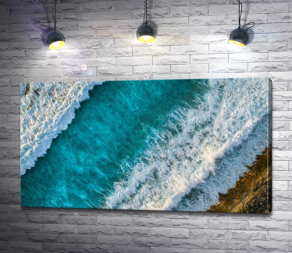 картина Мальовничий прибій хвиль до скелястого берега океану