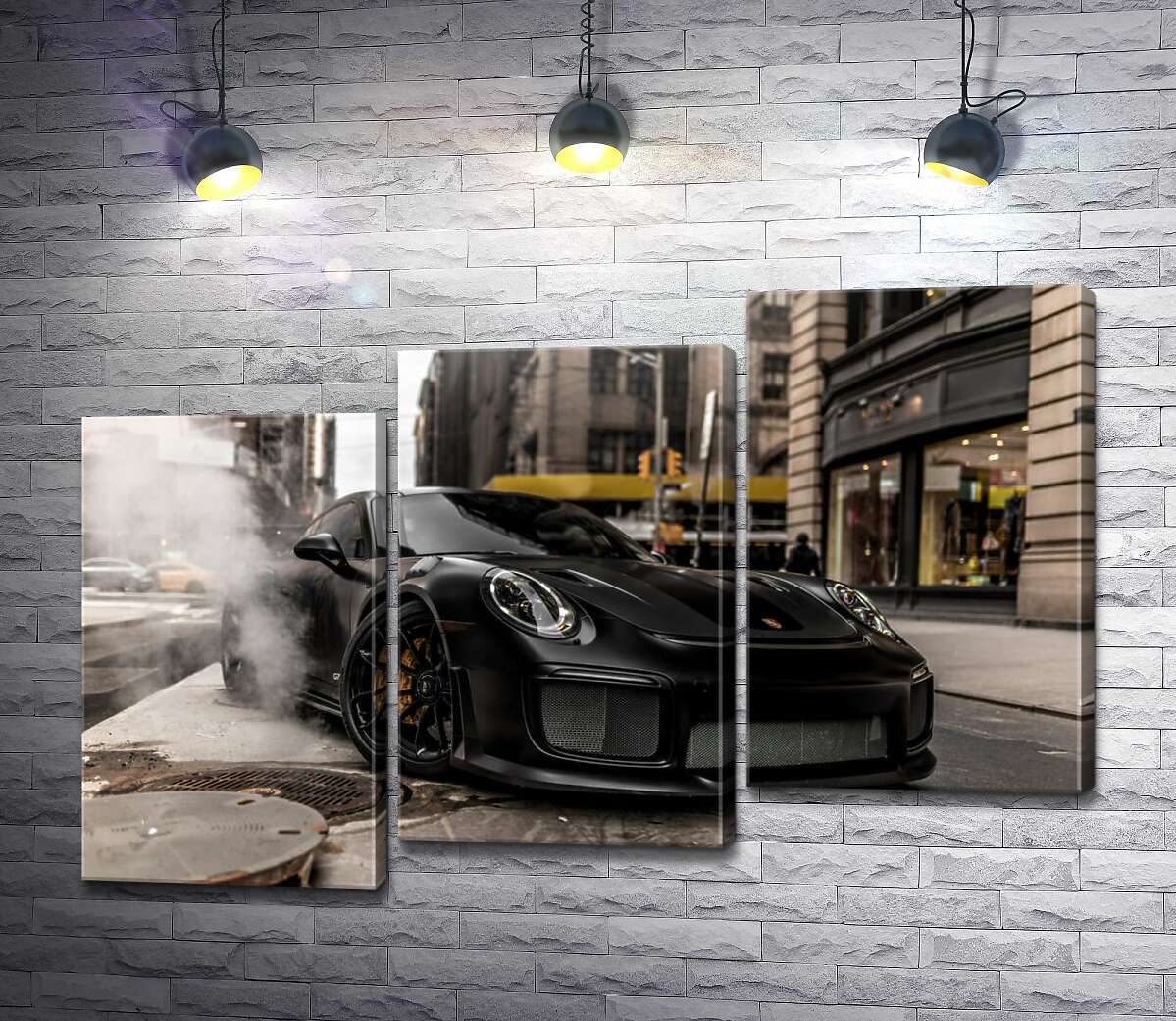 модульная картина Угольно-черный автомобиль Порше (Porsche) 911 среди улицы старого города (Модуль №14)