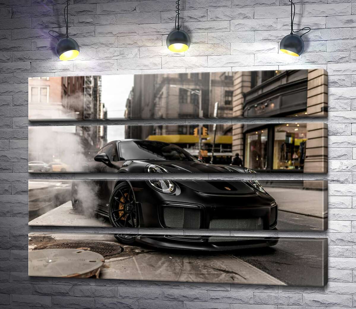 модульна картина Вугільно-чорний автомобіль  Порше (Porsche) 911 серед вулиці старого міста (Модуль №22)