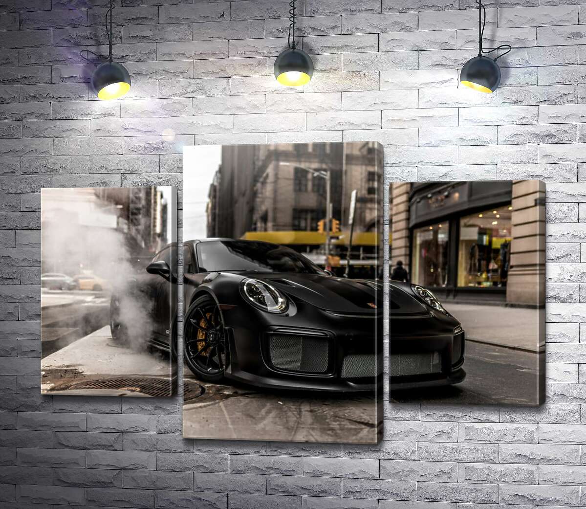 модульна картина Вугільно-чорний автомобіль  Порше (Porsche) 911 серед вулиці старого міста (Модуль №10)