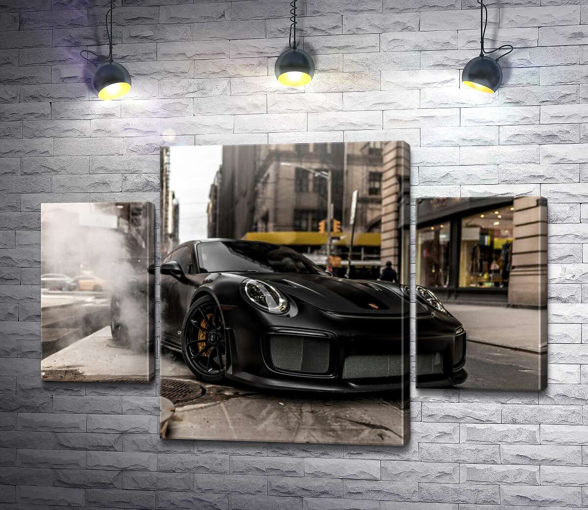 модульная картина Угольно-черный автомобиль Порше (Porsche) 911 среди улицы старого города (Модуль №5)