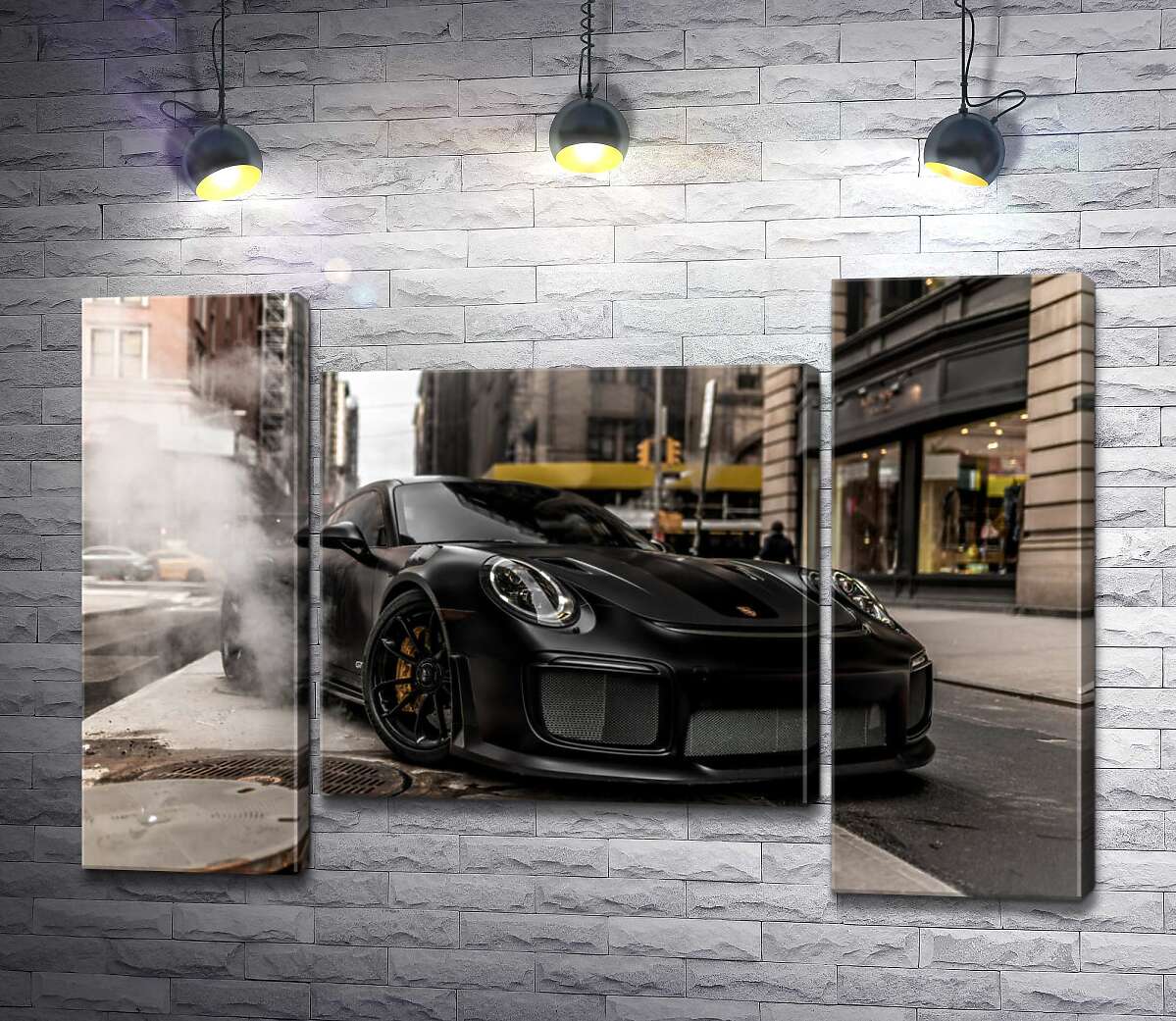 модульная картина Угольно-черный автомобиль Порше (Porsche) 911 среди улицы старого города (Модуль №11)