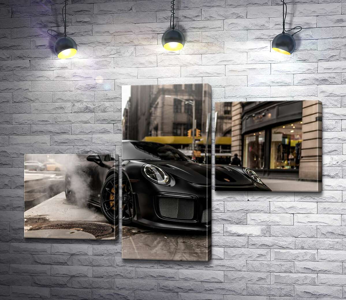 модульная картина Угольно-черный автомобиль Порше (Porsche) 911 среди улицы старого города (Модуль №12)