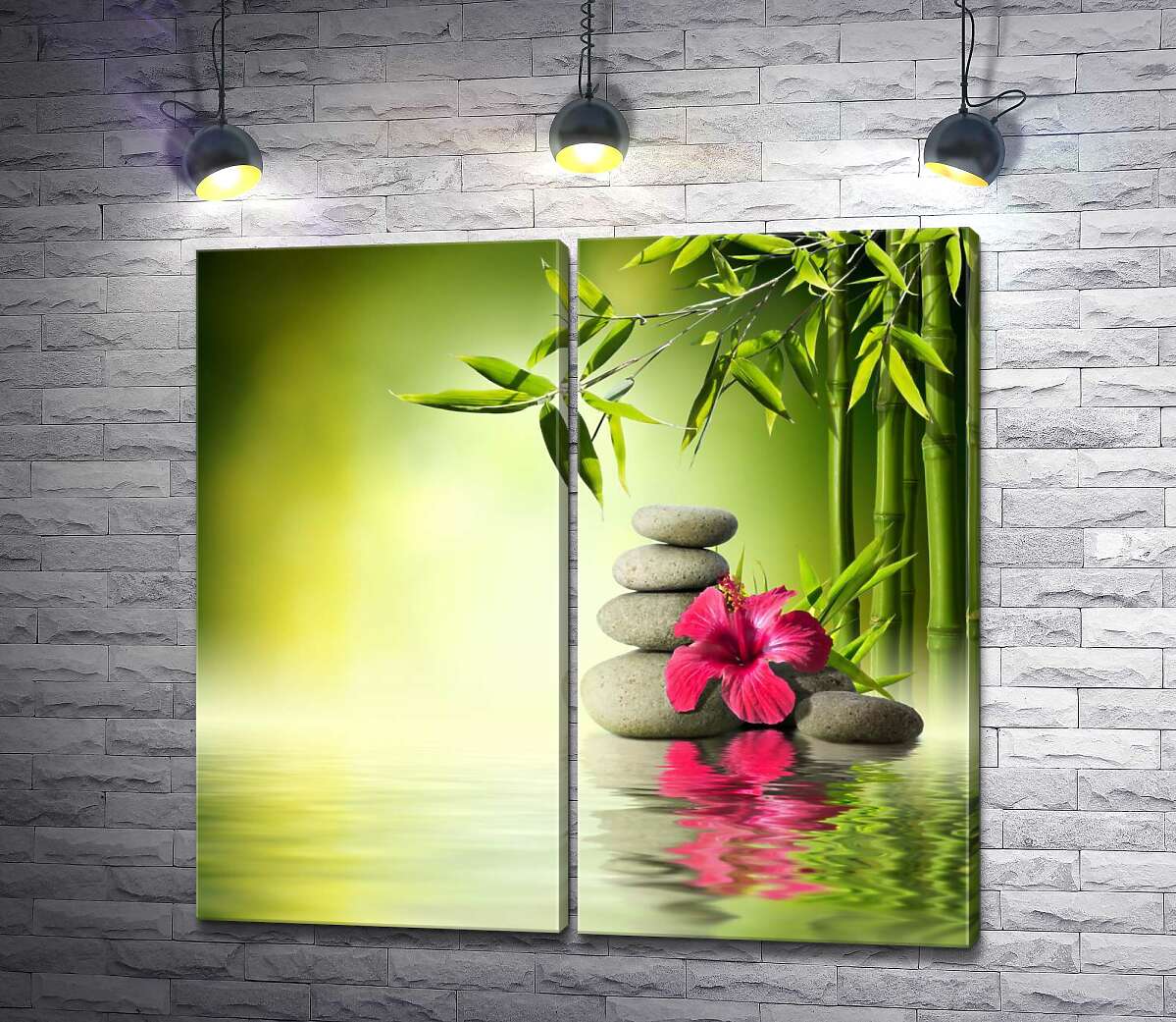модульная картина Малиновый цветок гибискуса и стройный бамбук среди серых камней на зеленой поверхности воды