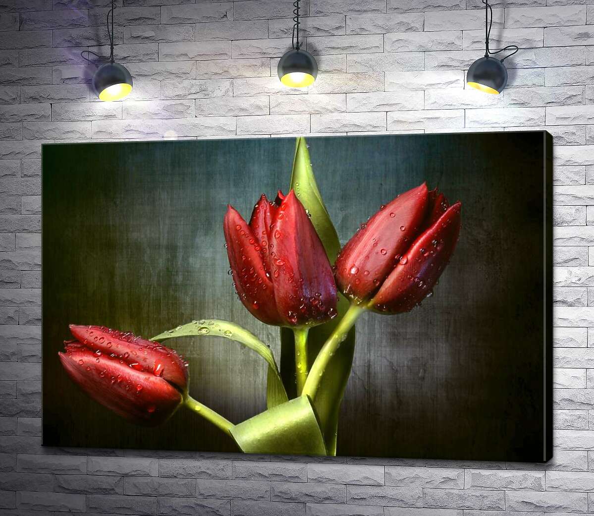 картина Сочно-красные тюльпаны, омытые свежей росой