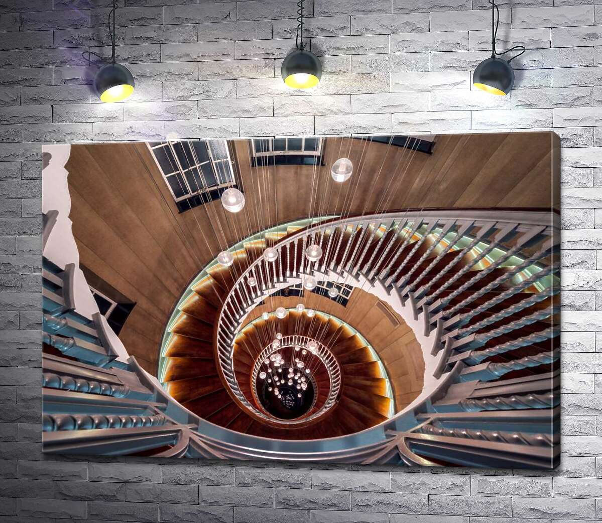 картина Спираль лестницы с жемчугом фонарей по центру