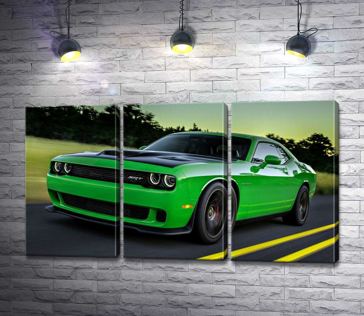 модульна картина Соковито-зелений автомобіль Dodge Challenger Hellcat несеться по дорозі (Модуль №2)