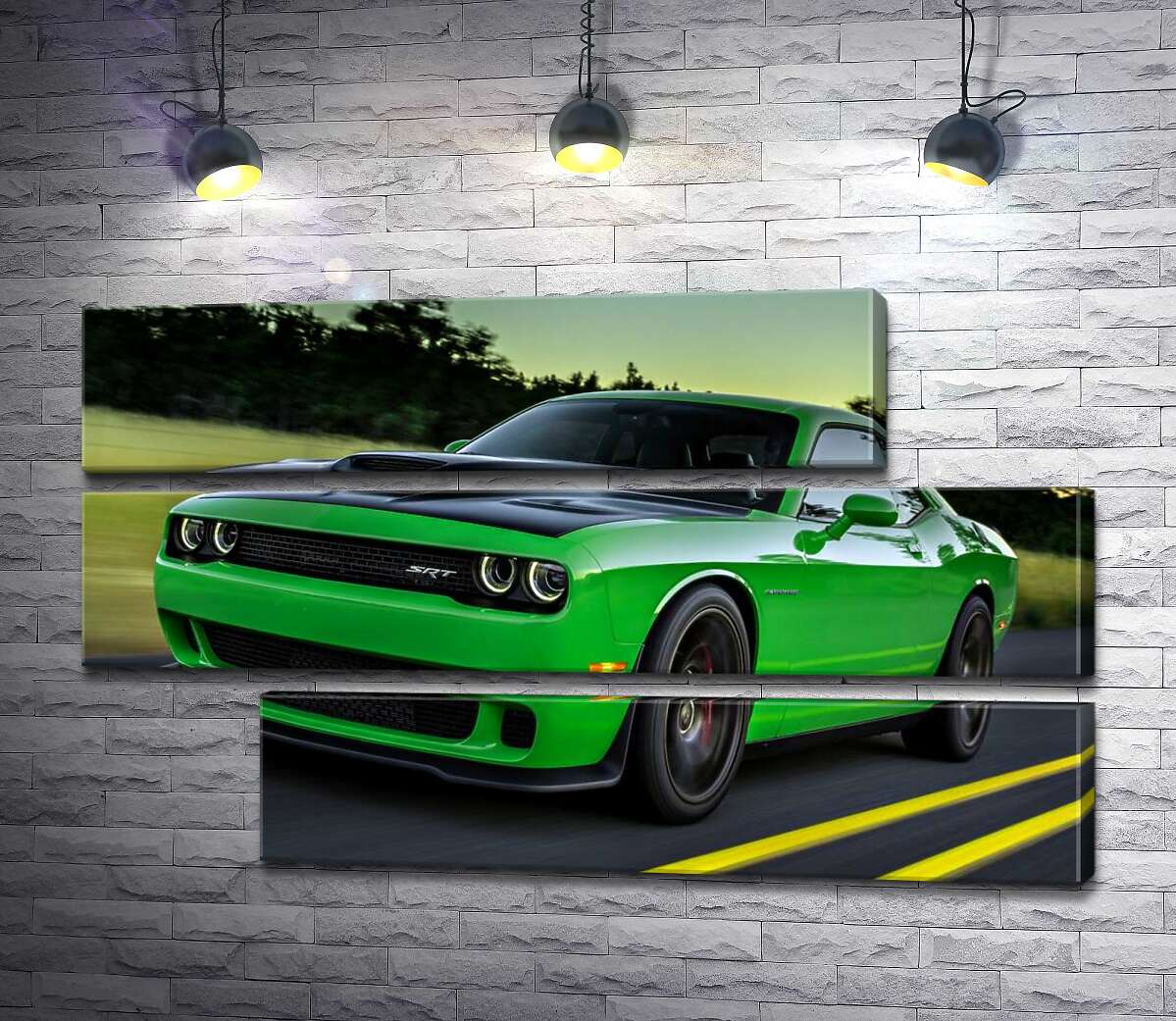 модульна картина Соковито-зелений автомобіль Dodge Challenger Hellcat несеться по дорозі (Модуль №16)