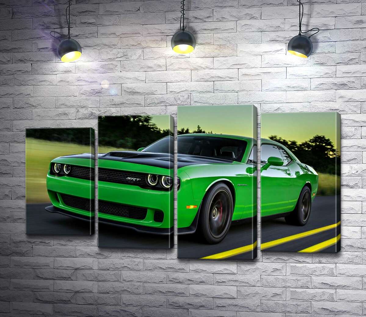 модульна картина Соковито-зелений автомобіль Dodge Challenger Hellcat несеться по дорозі (Модуль №3)