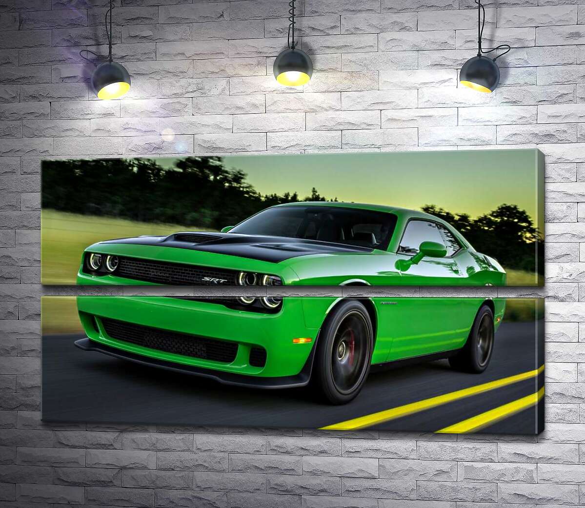 модульна картина Соковито-зелений автомобіль Dodge Challenger Hellcat несеться по дорозі (Модуль №7)