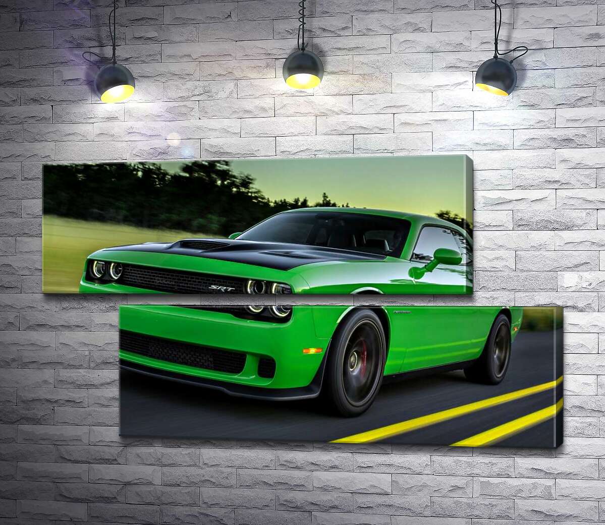 модульна картина Соковито-зелений автомобіль Dodge Challenger Hellcat несеться по дорозі (Модуль №8)