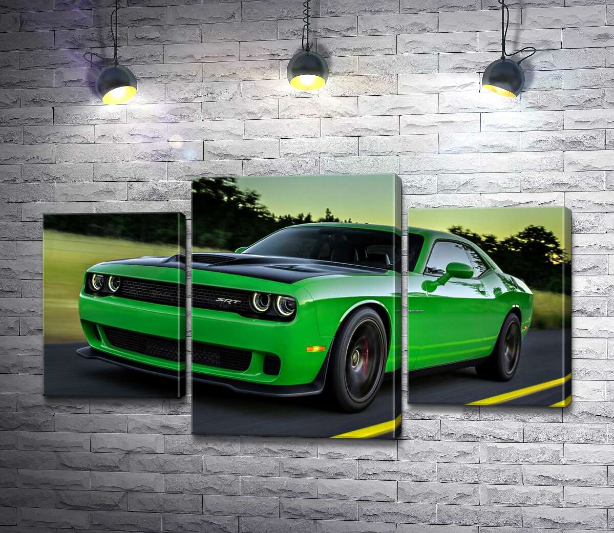 модульная картина Сочно-зеленый автомобиль Dodge Challenger Hellcat несется по дороге (Модуль №10)