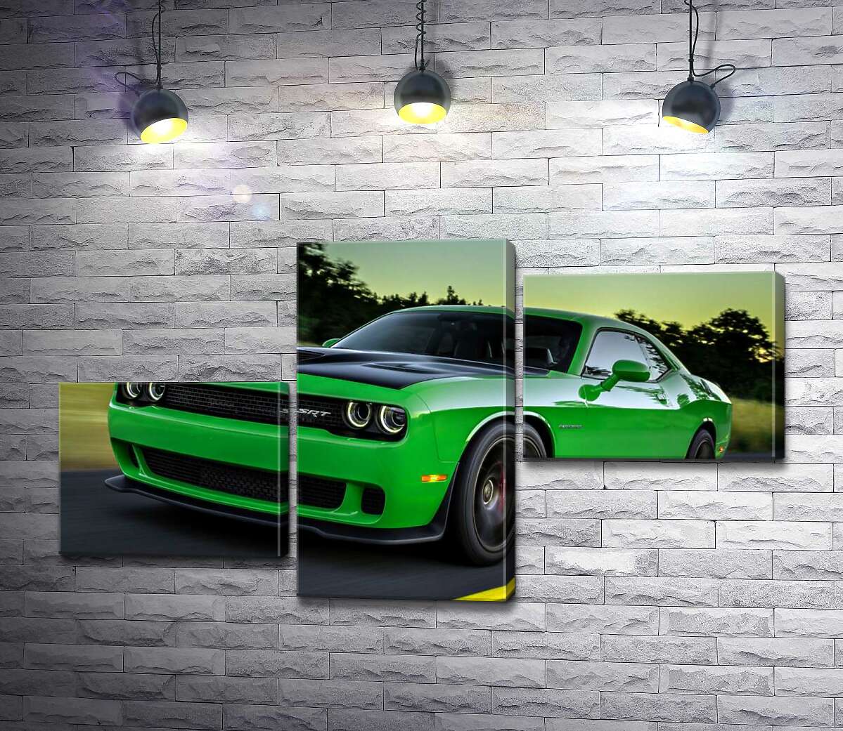 модульна картина Соковито-зелений автомобіль Dodge Challenger Hellcat несеться по дорозі (Модуль №12)