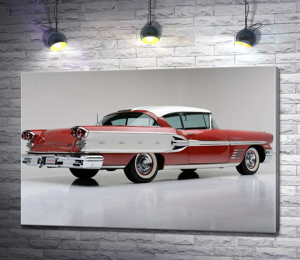 картина Вишнево-белый автомобиль Pontiac Bonneville 1958 года