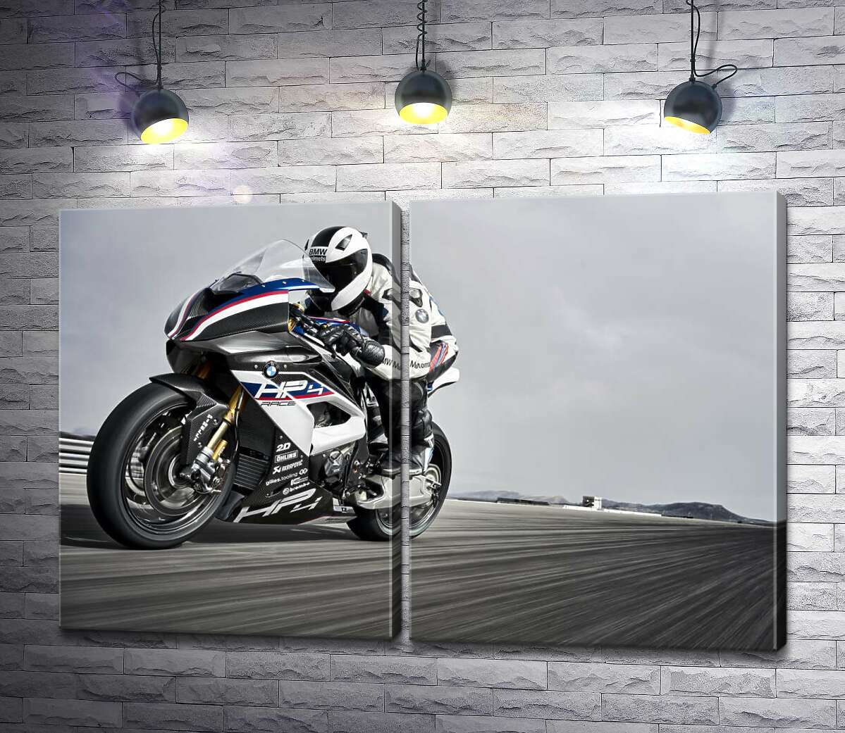 модульная картина Мотоциклист и мотоцикл на черной полосе дороги