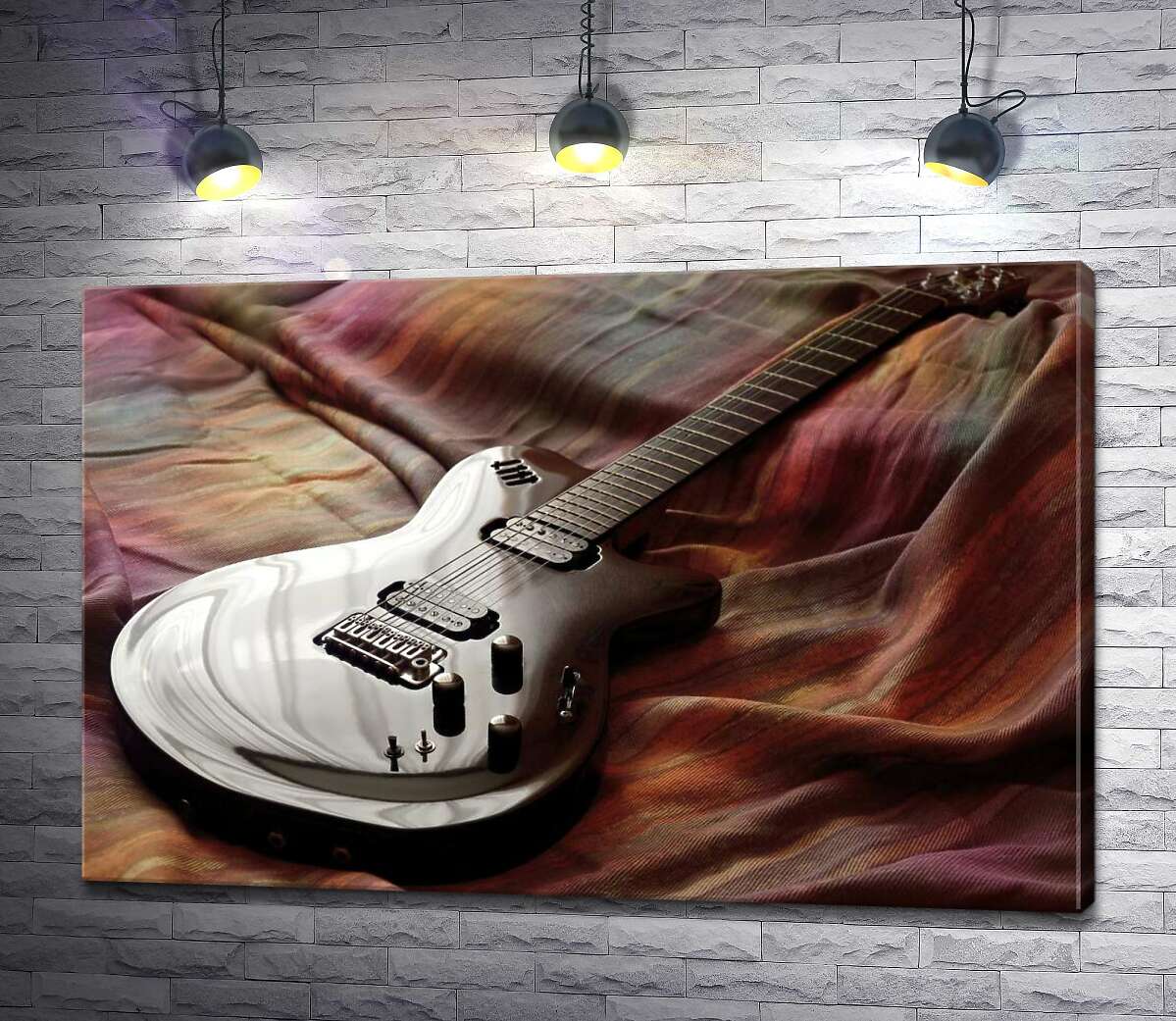 картина Вигини електронної гітари на м'яких складках тканини