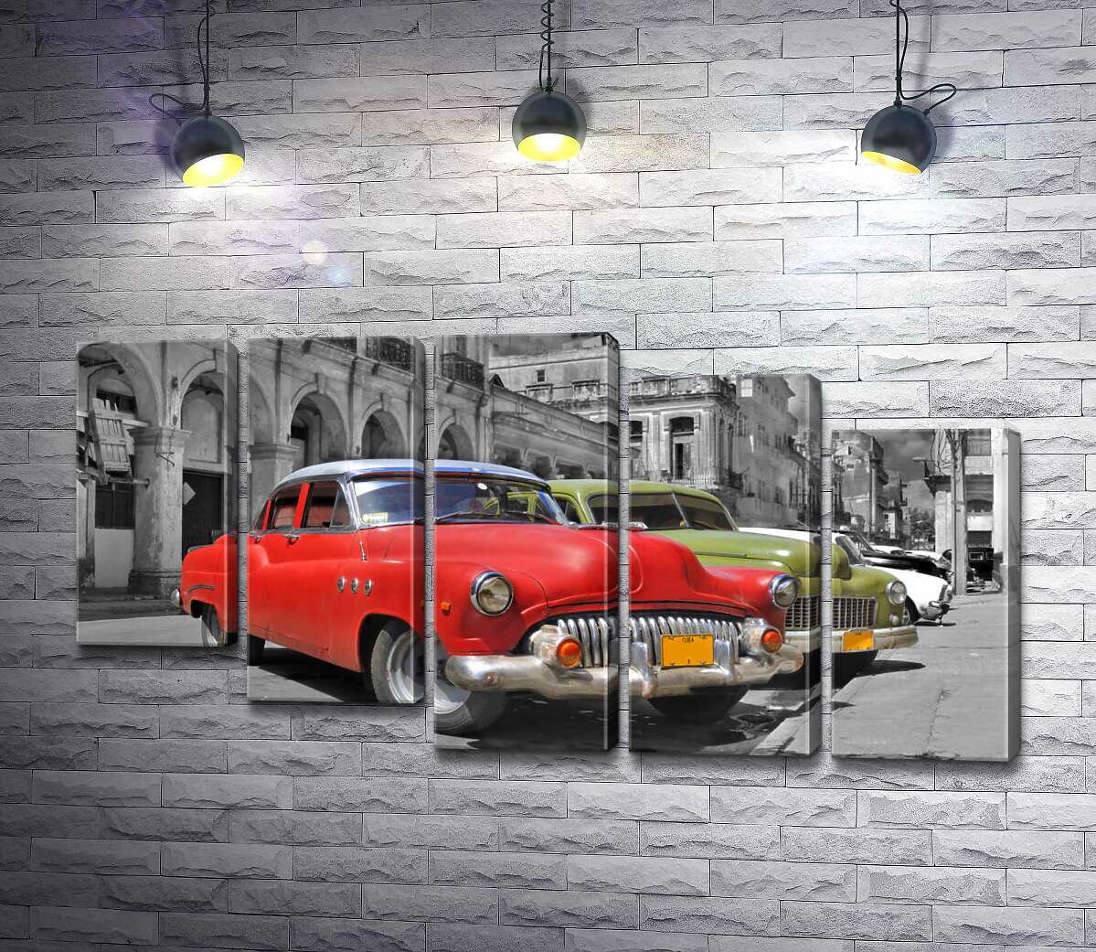 модульная картина Красная модель автомобиля Chevrolet 1952 года на старинной улице Кубы (Модуль №28)