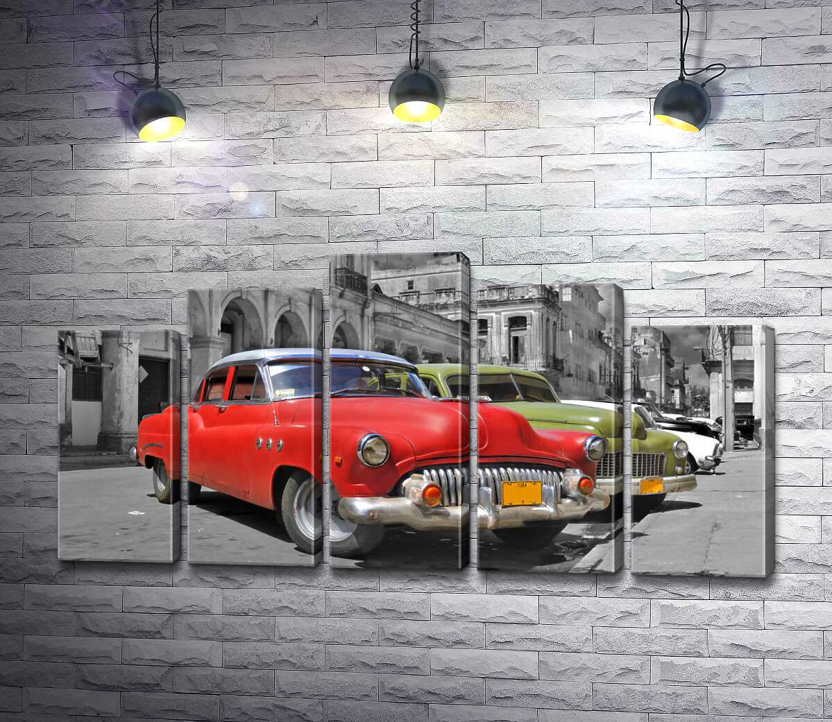 модульная картина Красная модель автомобиля Chevrolet 1952 года на старинной улице Кубы (Модуль №29)