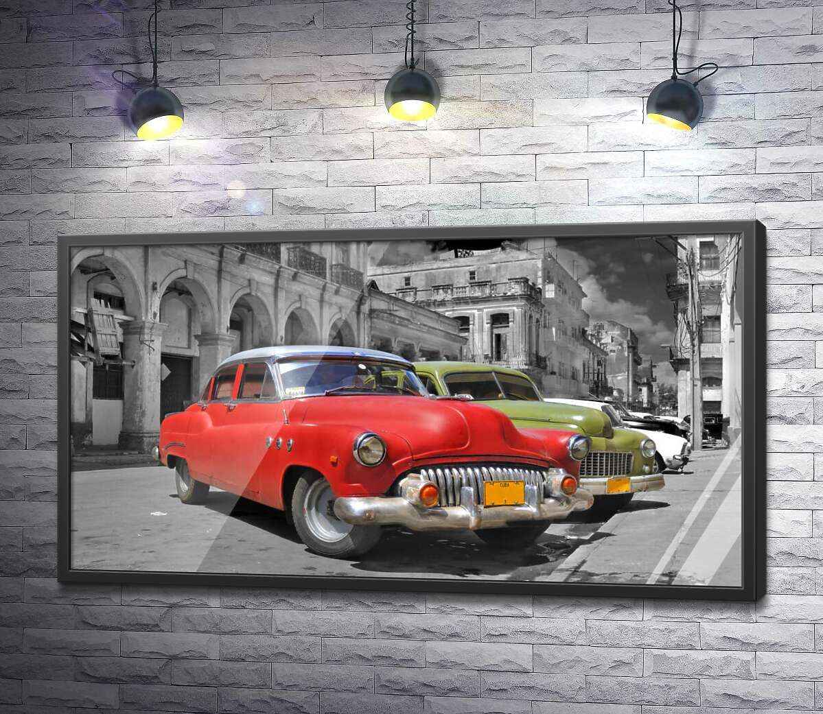 постер Красная модель автомобиля Chevrolet 1952 года на старинной улице Кубы