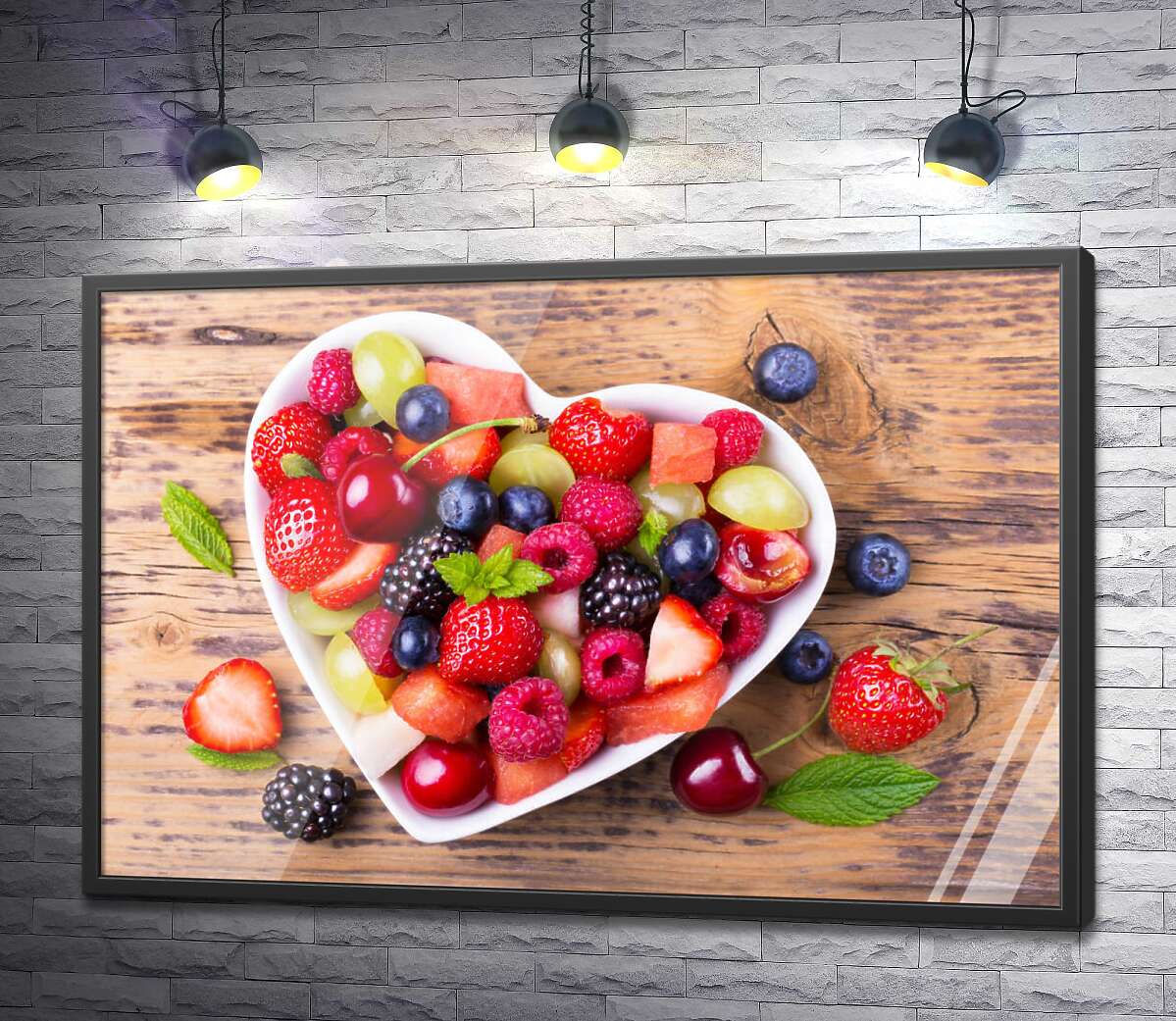 постер Сочный ягодный микс на тарелке в форме сердца