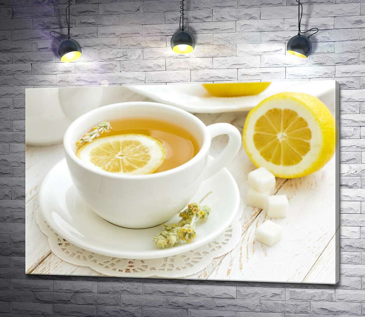 картина Контраст желтого и белого в чашке лимонного чая с засушенными цветами полыни