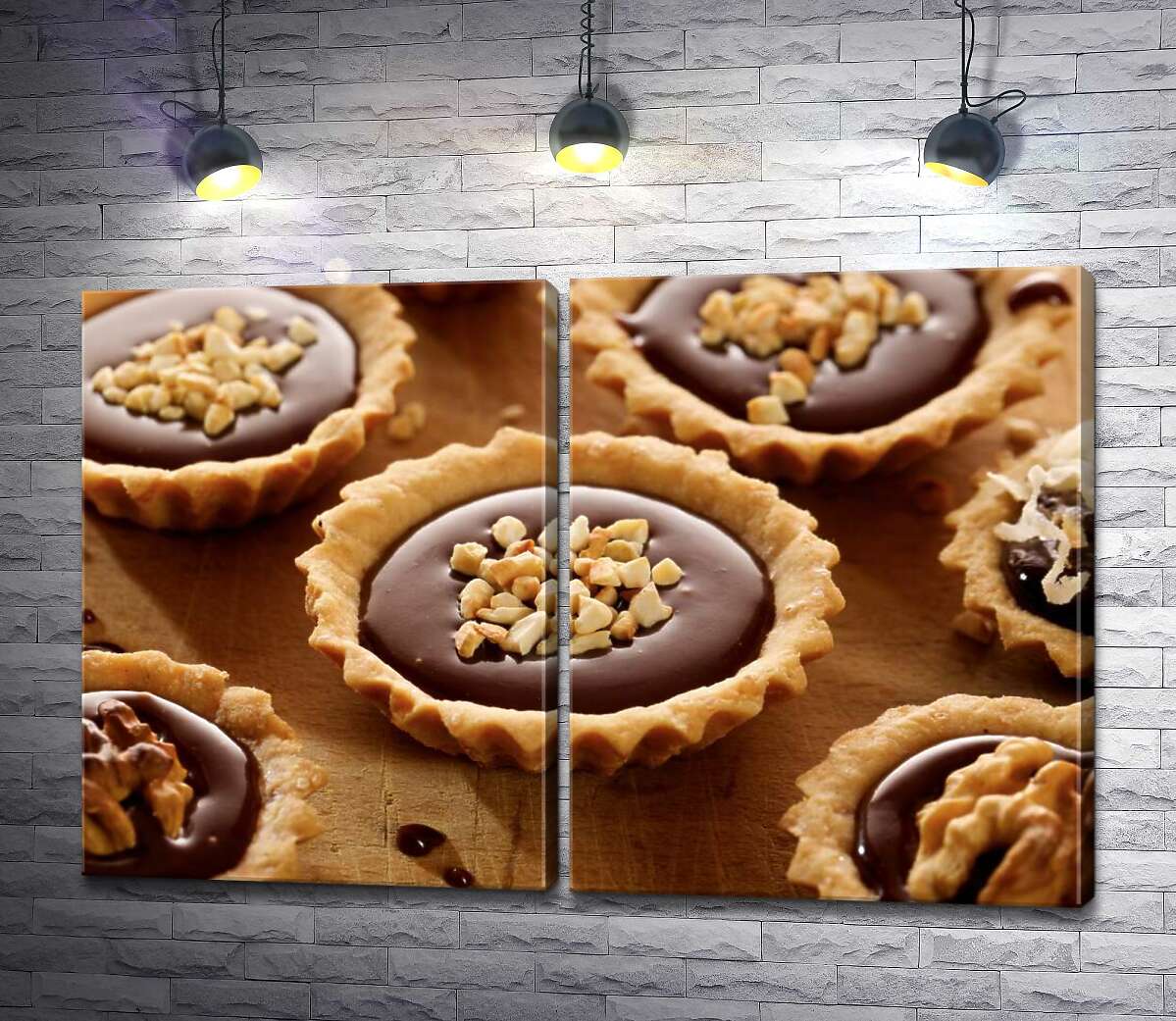 модульна картина Хрусткі шоколадні тарталетки з шматочками горіхів