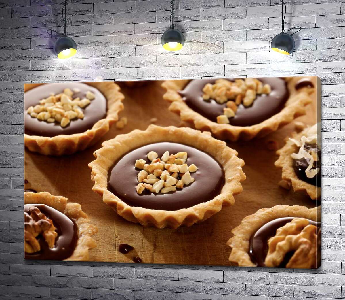 картина Хрустящие шоколадные тарталетки с кусочками орехов