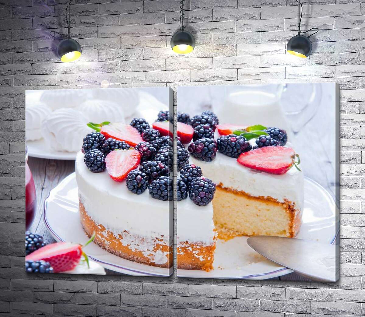модульная картина Ягодный торт с воздушным слоем сливочного крема
