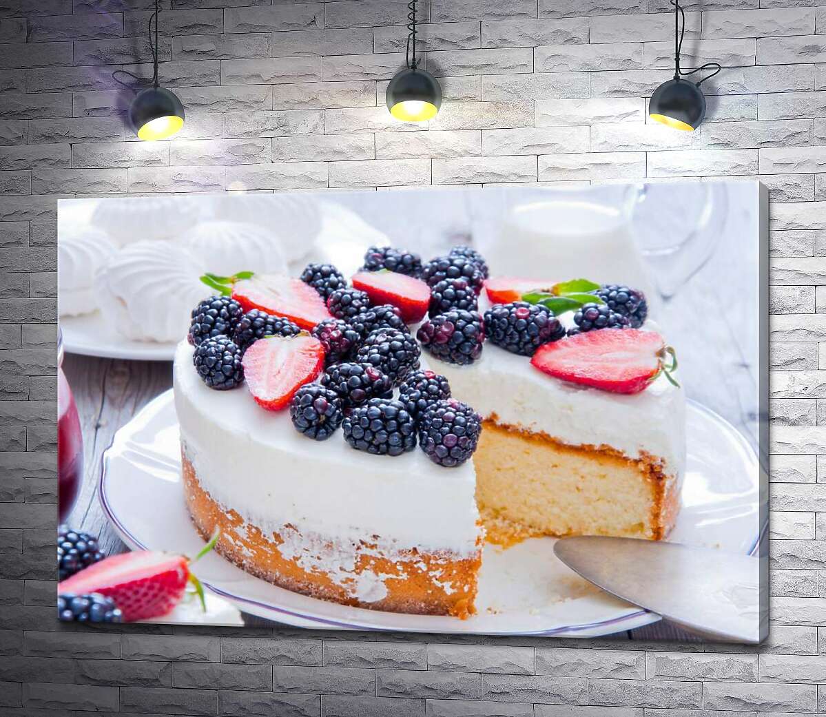 картина Ягодный торт с воздушным слоем сливочного крема