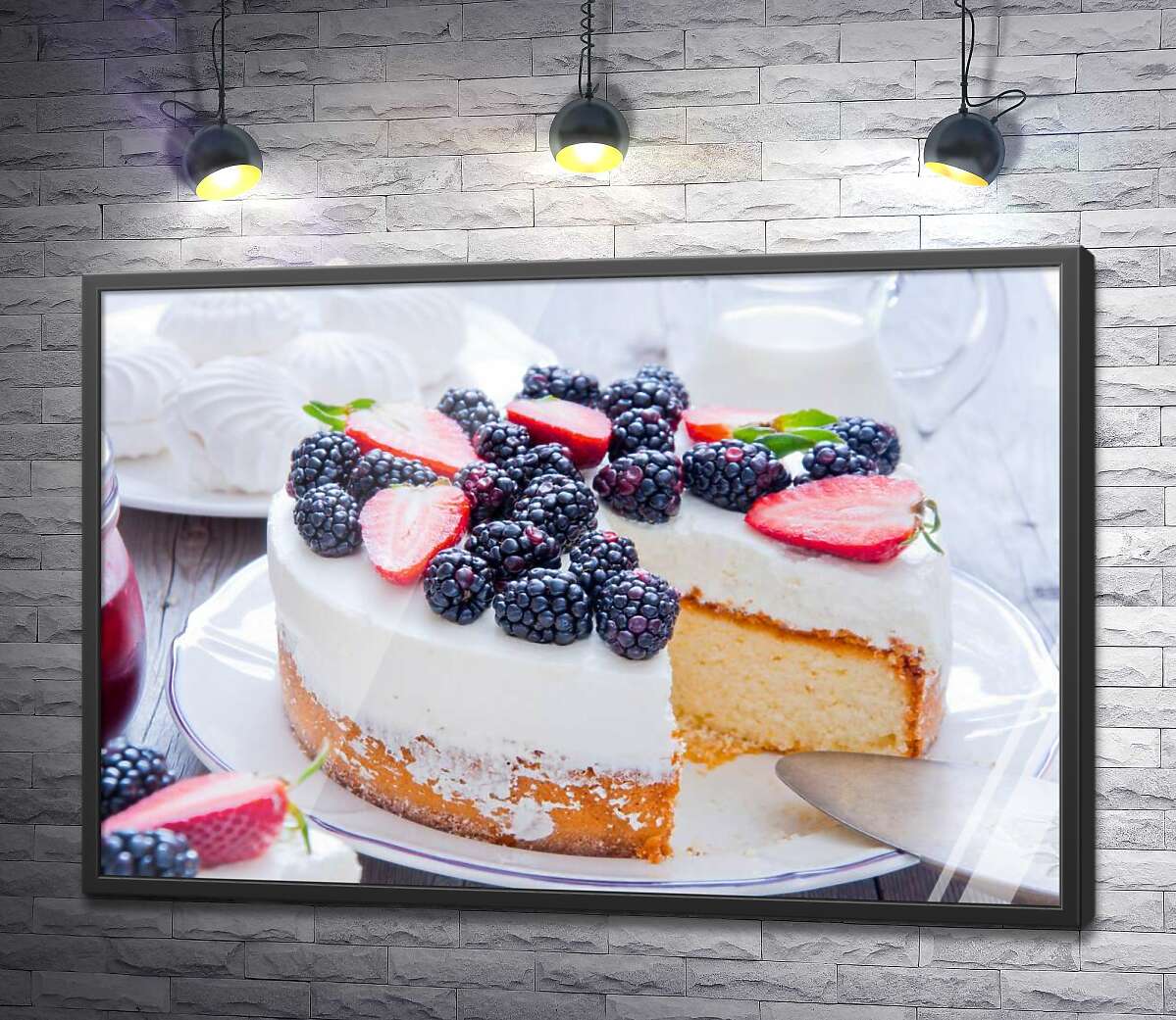 постер Ягодный торт с воздушным слоем сливочного крема